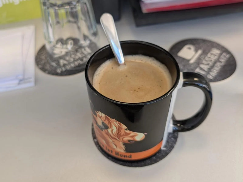 Kaffeetasse mit großem Hundemotiv