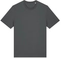 Graues T-Shirt auf weißem Hintergrund
