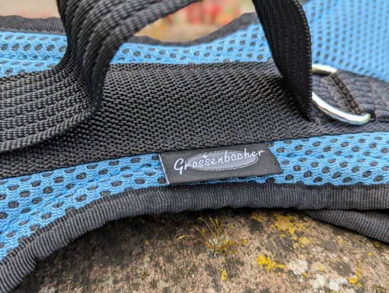 Hundegeschirr Detailansicht mit Label