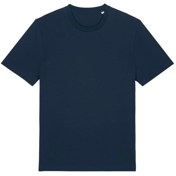 Dunkelblaues T-Shirt auf weißem Hintergrund