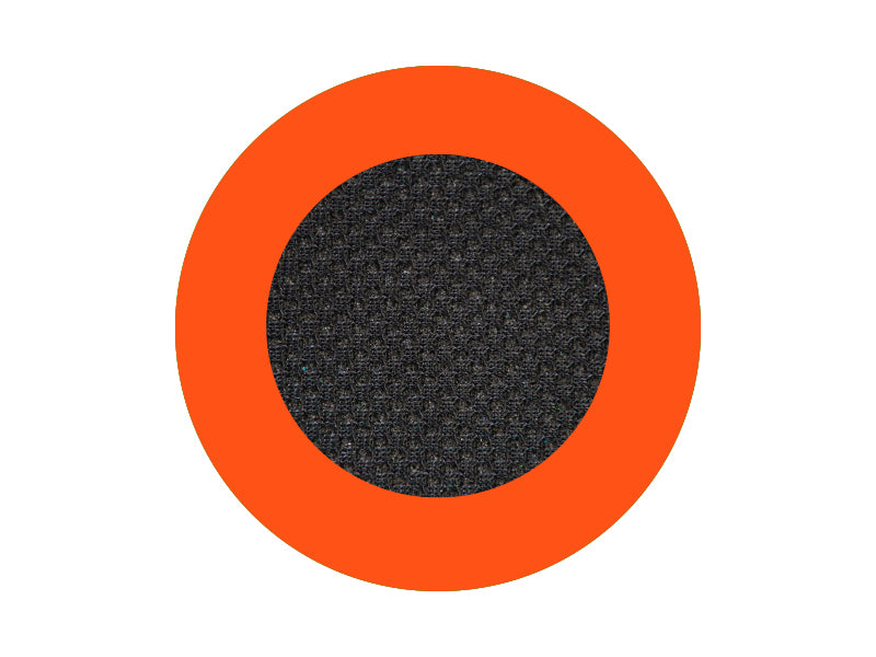 Schwarzes Gewebe, orange Umrandung.