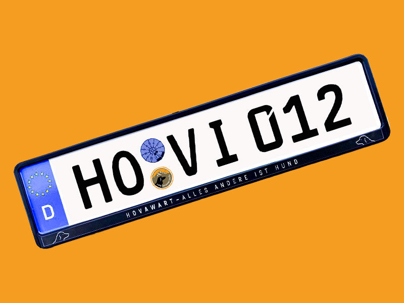 Deutsches Nummernschild mit Hundemotiv