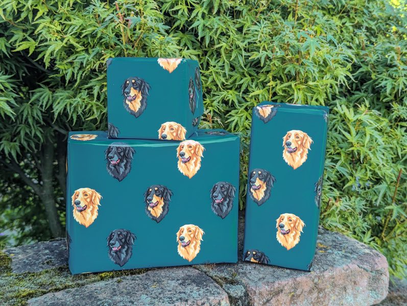 Geschenke mit Hovawart Geschenkpapier eingepackt
