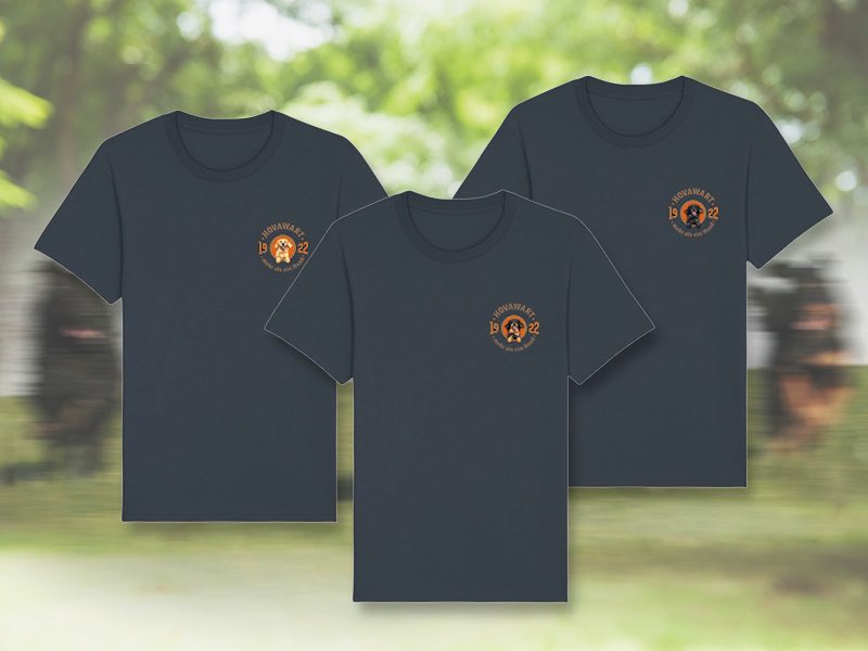 Drei schwarze T-Shirts mit Hundemotiv