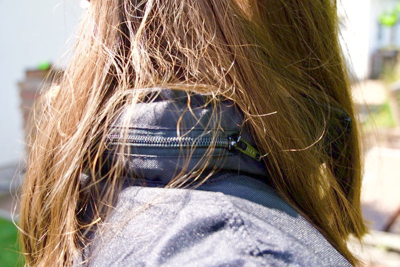 Jacke mit Reißverschluss im Alltag