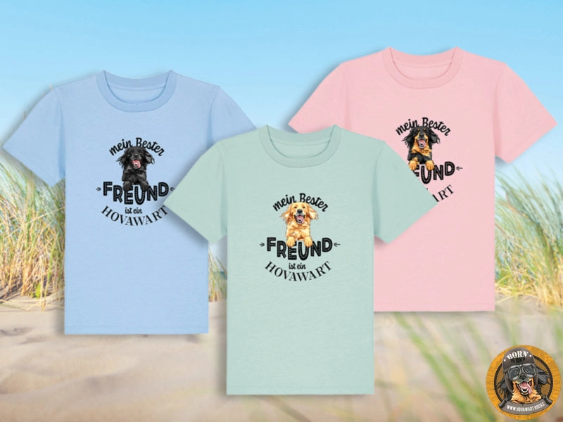 Drei Kinder T-Shirts in Hellblau, Hellgrün und Pink mit Hovawart-Motiven und dem Schriftzug "mein Bester Freund ist ein Hovawart" am Strand.
