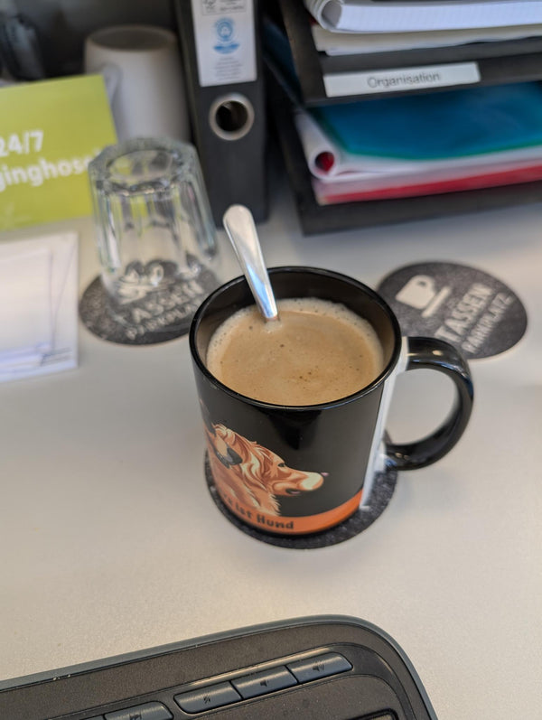 Hovawart Tasse im Büro